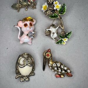 Lot of five animal brooches; includes two mice, owl, pelican, grasshopper